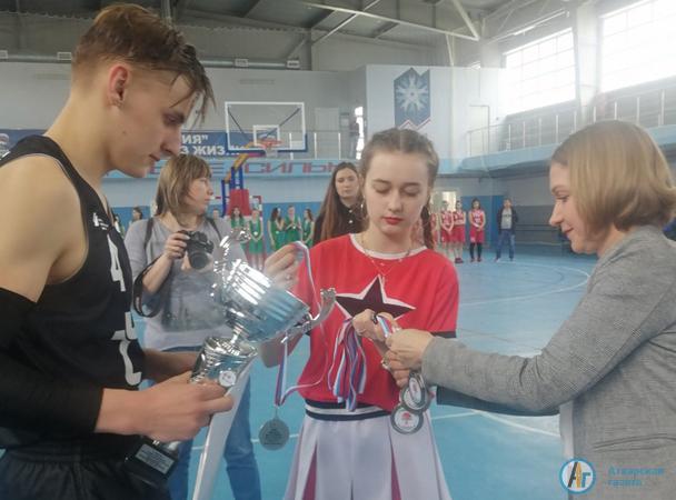 Аткарские школьники завоевали серебро регионального этапа КЭС-БАСКЕТ