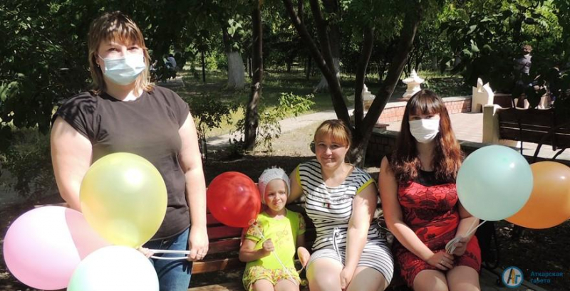 Аткарские соцработники провели акцию «День друзей»