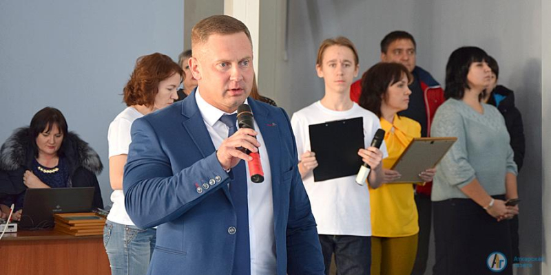 Аткарские спортсмены поздравили ФОК «Дельфин» с десятилетием