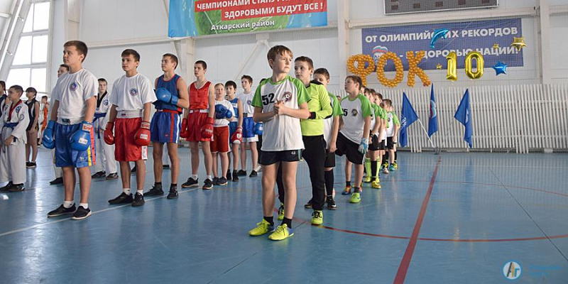 Аткарские спортсмены поздравили ФОК «Дельфин» с десятилетием