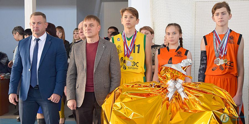 Аткарские спортсмены поздравили ФОК «Дельфин» с десятилетием