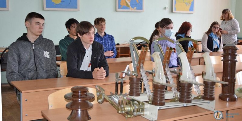 Аткарские студенты представили школьникам свои будущие профессии