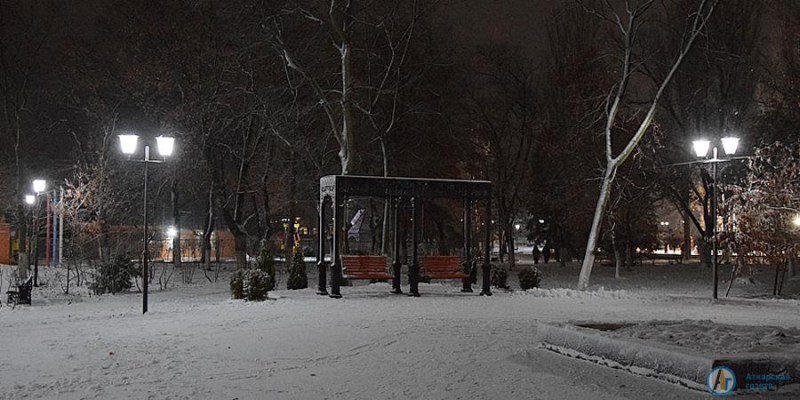 Аткарский парк примеряет новогодний наряд