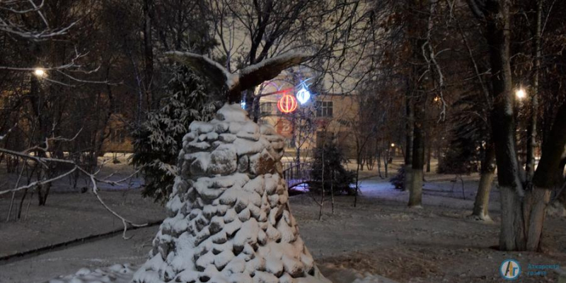 Аткарский парк примеряет новогодний наряд