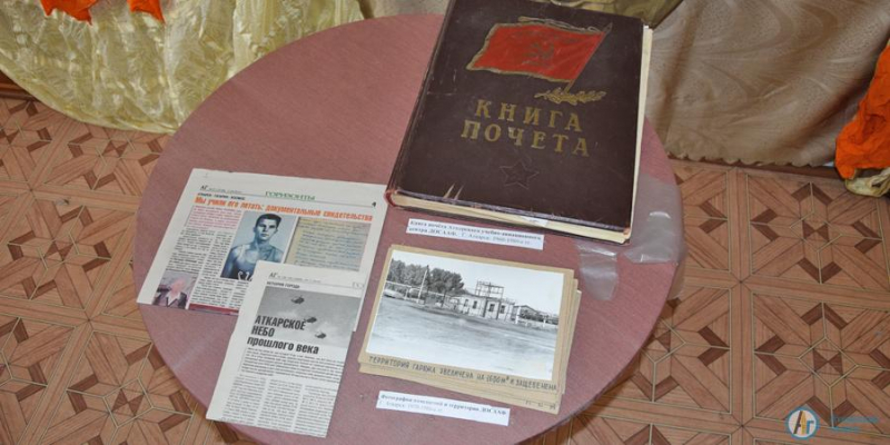 Аткарским героям парашютного спорта посвятили выставку