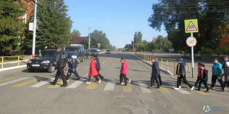 Аткарским школьникам напомнили о правилах дорожной безопасности
