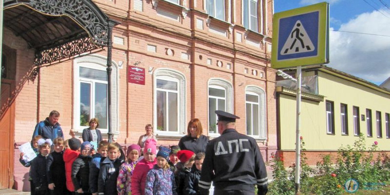 Автоинспекторы рассказали первоклашкам о «дорожных ловушках»