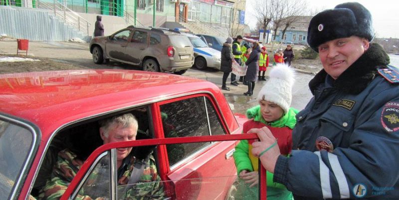 Автоинспекторы разъяснили Правила 50 аткарским водителям