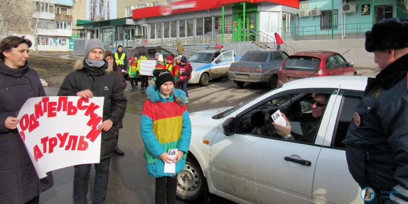 Автоинспекторы разъяснили Правила 50 аткарским водителям