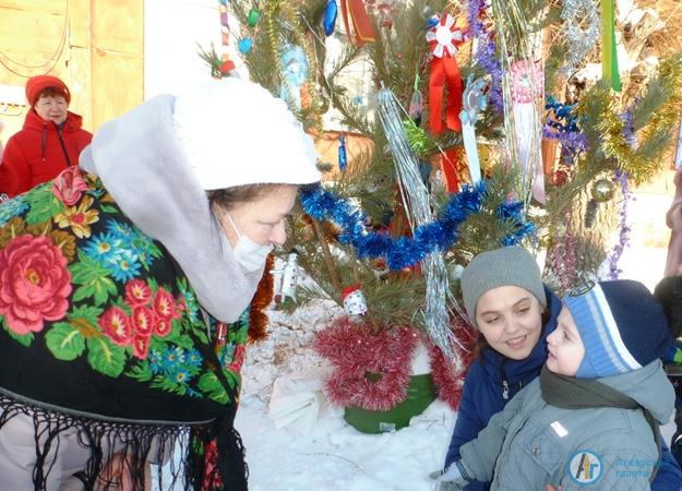 "Бабушкин патруль" организовал праздник для жителей Революционной