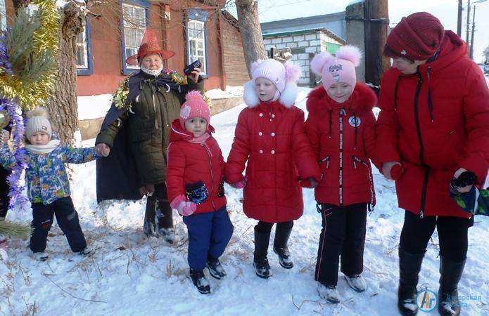 "Бабушкин патруль" организовал праздник для жителей Революционной