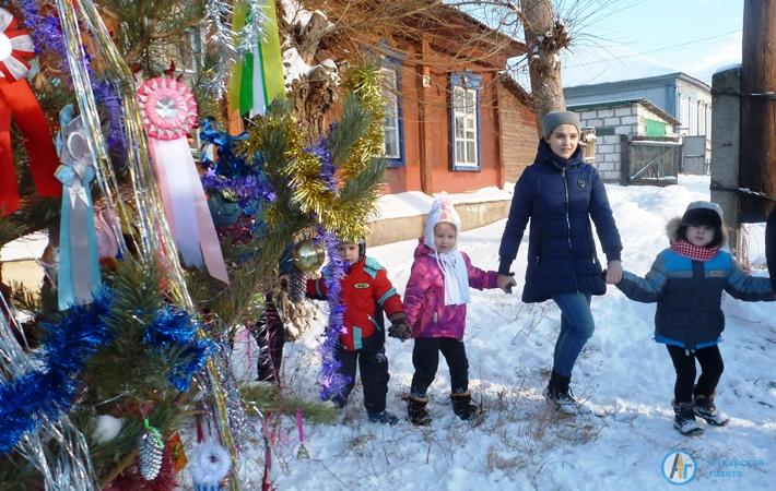 "Бабушкин патруль" организовал праздник для жителей Революционной