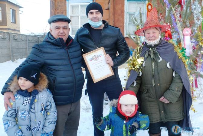 "Бабушкин патруль" организовал праздник для жителей Революционной
