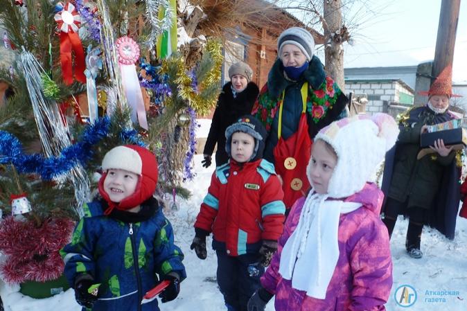 "Бабушкин патруль" организовал праздник для жителей Революционной