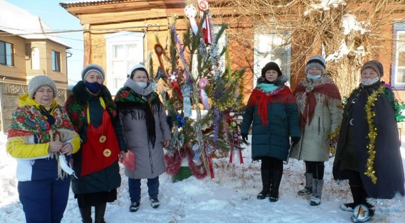 "Бабушкин патруль" организовал праздник для жителей Революционной