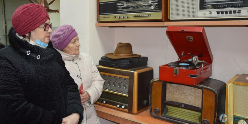 «Бабушкиному патрулю» показали любимый приемник Сталина