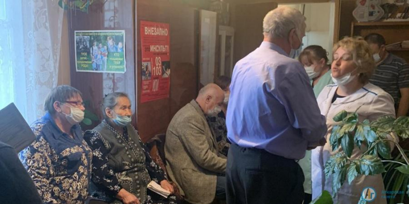 Более 100 пациентов приняли в аткарских селах саратовские врачи