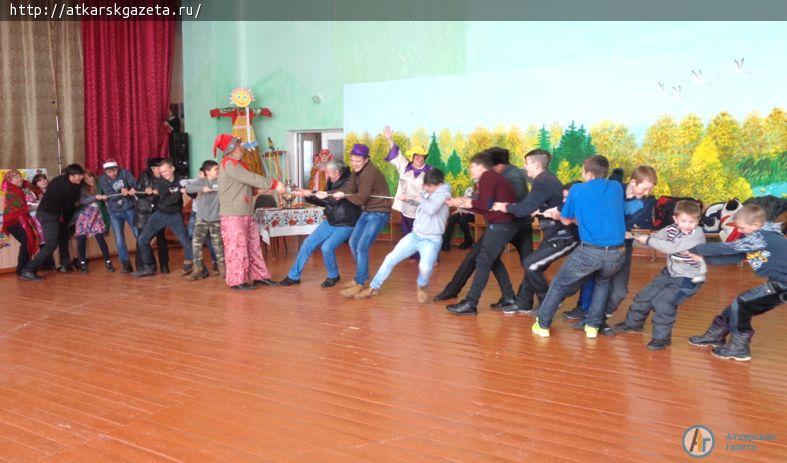 Более 300 блинов было съедено на празднике в Кочетовском СДК