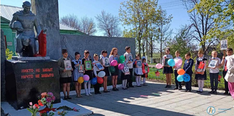 Большеекатериновцы со слезами на глаза пели любимые песни Победы