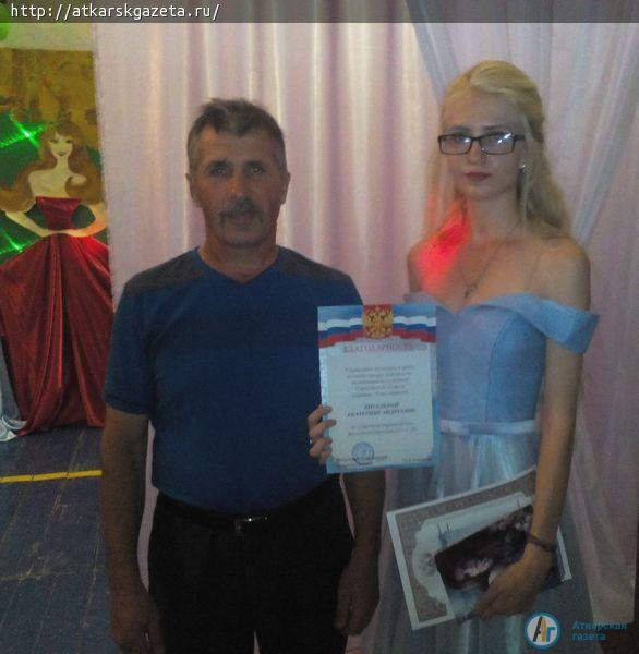 Большеекатериновских выпускников поздравили работники культуры