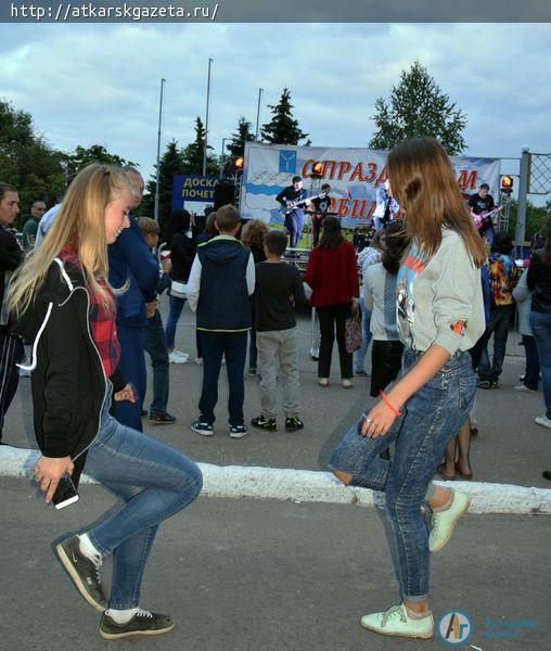 «Большие города» согрели души аткарчан песнями русского рока (ФОТО)