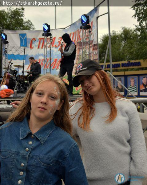 «Большие города» согрели души аткарчан песнями русского рока (ФОТО)