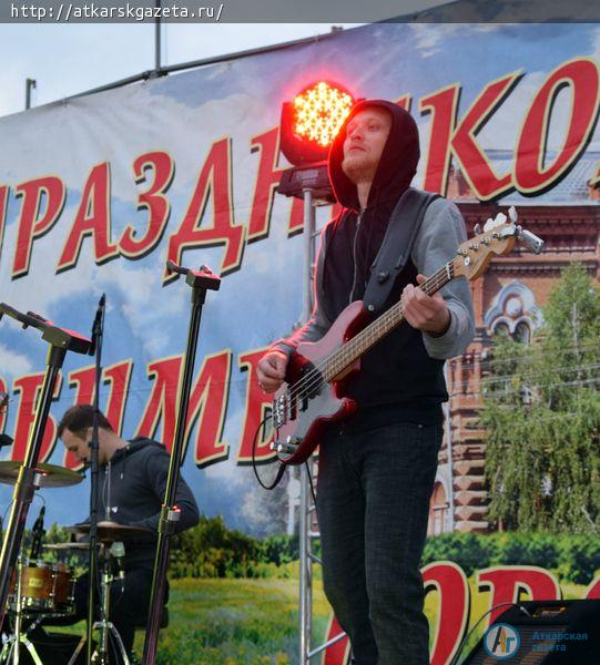 «Большие города» согрели души аткарчан песнями русского рока (ФОТО)