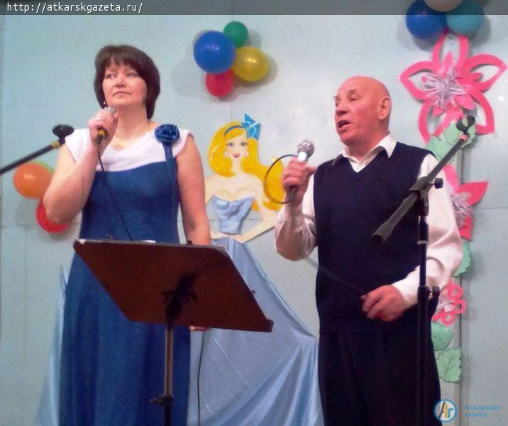 "Букет для любимой" преподнесли сельские артисты женщинам Большой Екатериновки