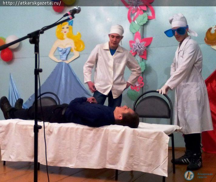 "Букет для любимой" преподнесли сельские артисты женщинам Большой Екатериновки