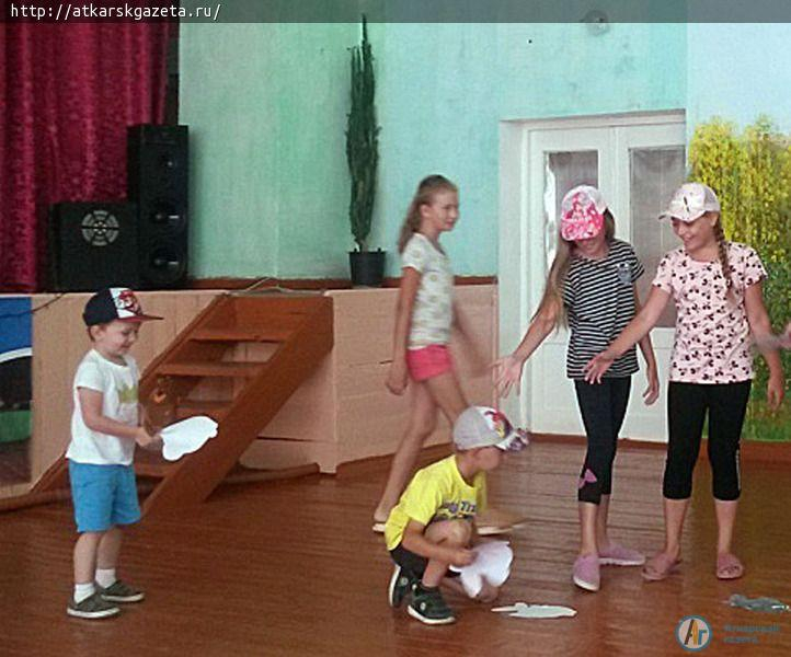 Целый час в сельском доме культуры не смолкал звонкий смех