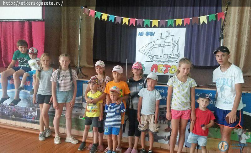 Целый час в сельском доме культуры не смолкал звонкий смех