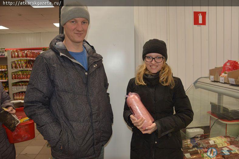 Член Общественной палаты  Елена РЕЗЕПОВА поинтересовалась качеством продуктов в аткарских магазинах