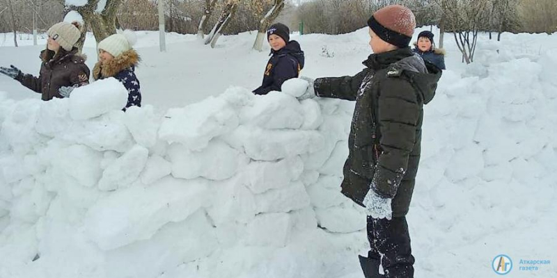 Даниловские школьники готовятся к  взятию снежной крепости