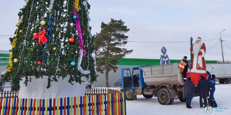 Дед Мороз и Снегурочка спецтранспортом прибыли в Аткарск