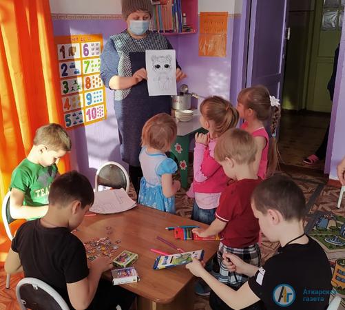 День цветных карандашей отметили в Большой Екатериновке