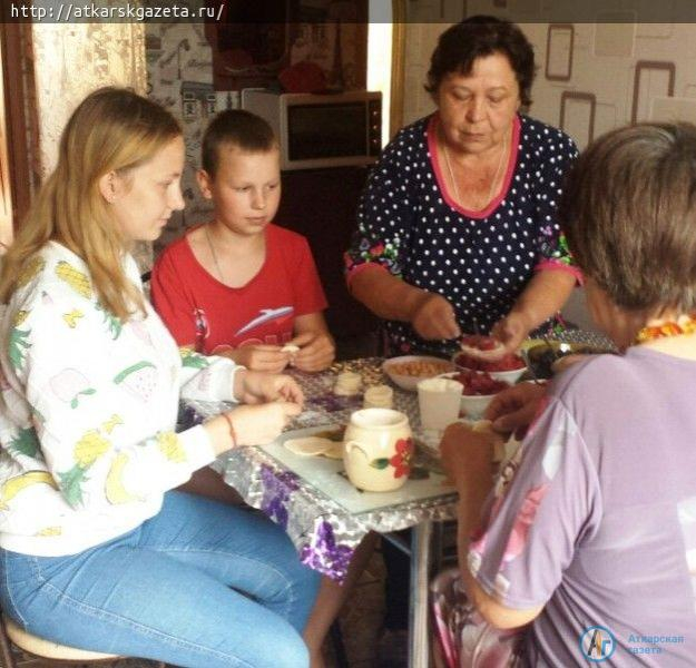 День пирожков с малиновым вареньем объединил три поколения
