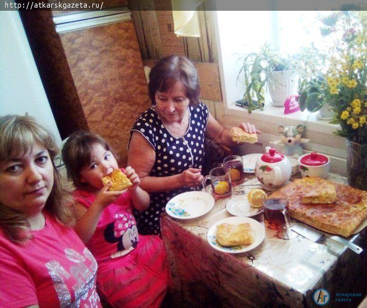 День пирожков с малиновым вареньем объединил три поколения