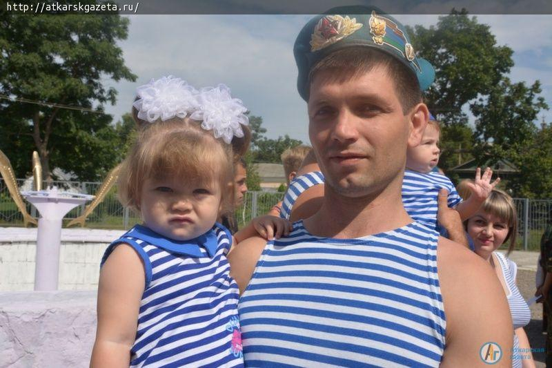 День ВДВ в Аткарске начался с бардовских песен (ФОТО)