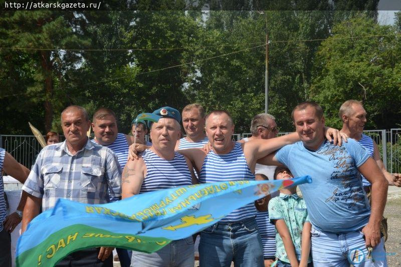 День ВДВ в Аткарске начался с бардовских песен (ФОТО)