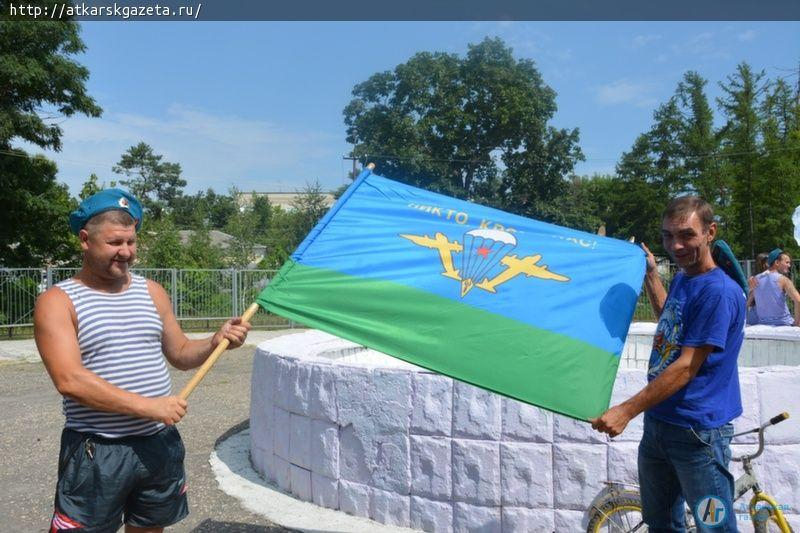День ВДВ в Аткарске начался с бардовских песен (ФОТО)