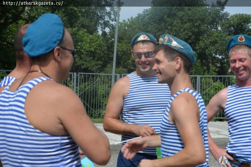 День ВДВ в Аткарске начался с бардовских песен (ФОТО)