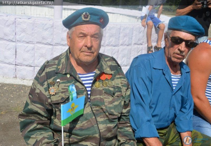День ВДВ в Аткарске начался с бардовских песен (ФОТО)