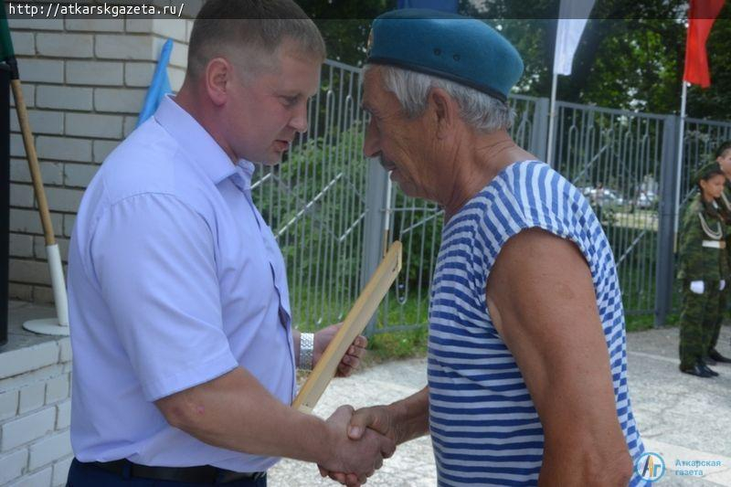 День ВДВ в Аткарске начался с бардовских песен (ФОТО)