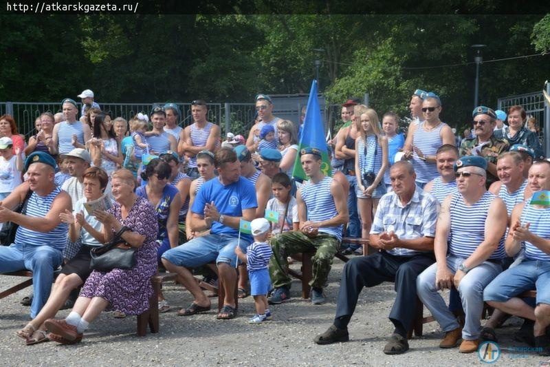 День ВДВ в Аткарске начался с бардовских песен (ФОТО)