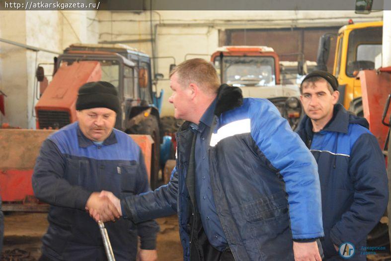 Депутат Госдумы поздравил многодетную маму и пообщался с тружениками полей (ФОТО)