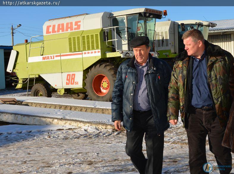 Депутат Госдумы поздравил многодетную маму и пообщался с тружениками полей (ФОТО)