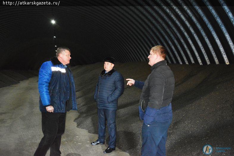 Депутат Госдумы поздравил многодетную маму и пообщался с тружениками полей (ФОТО)