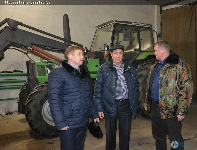 Депутат Госдумы поздравил многодетную маму и пообщался с тружениками полей (ФОТО)