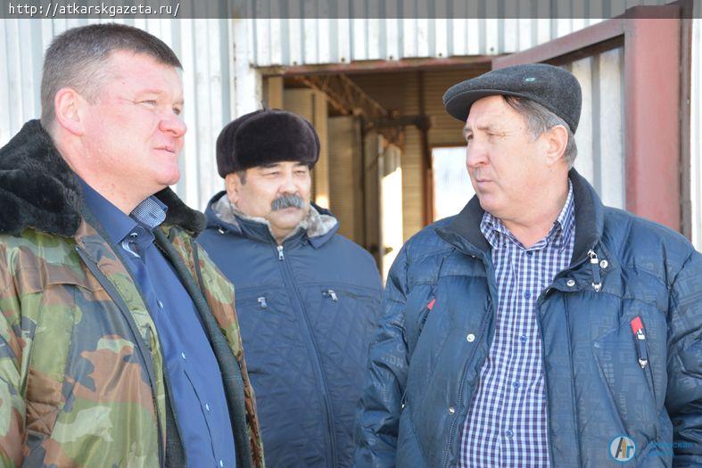 Депутат Госдумы поздравил многодетную маму и пообщался с тружениками полей (ФОТО)