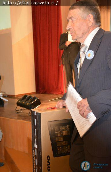 Депутат областной Думы подарил Совету ветеранов компьютер (ФОТО)